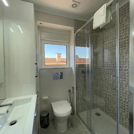 The Swallows Nest * リスボン