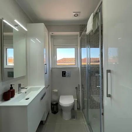 The Swallows Nest * リスボン