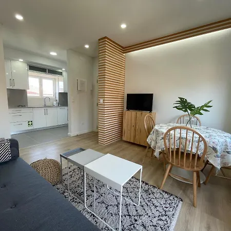 The Swallows Nest * Lissabon